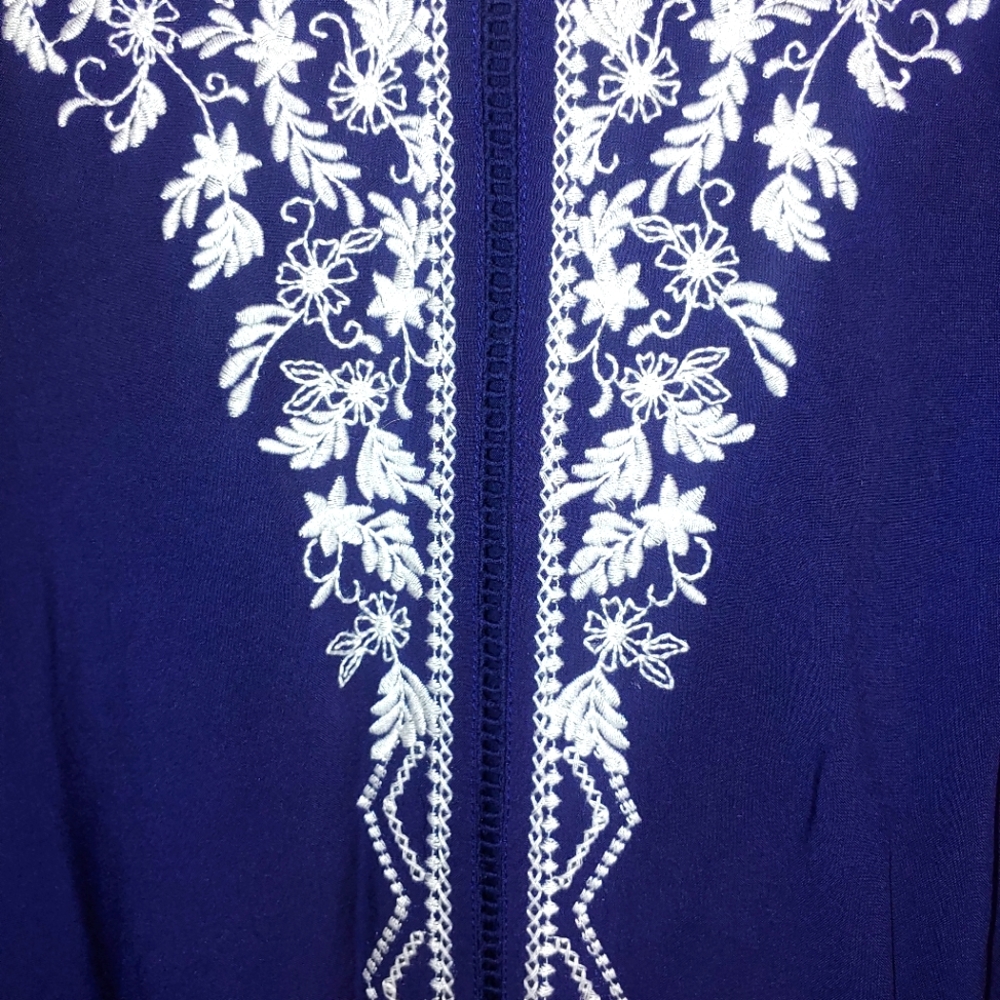 Soft sleeve, navy blue shirt by Fourteenth Place in small